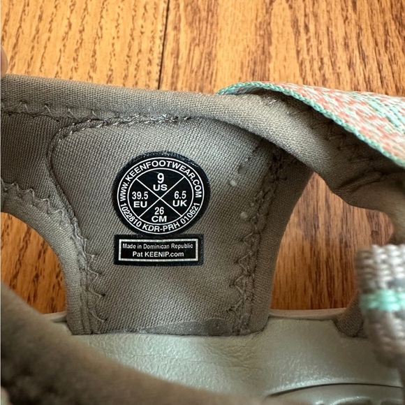Keen Whisper Sandals Womens Size 9 Beige - Picture 6 of 6